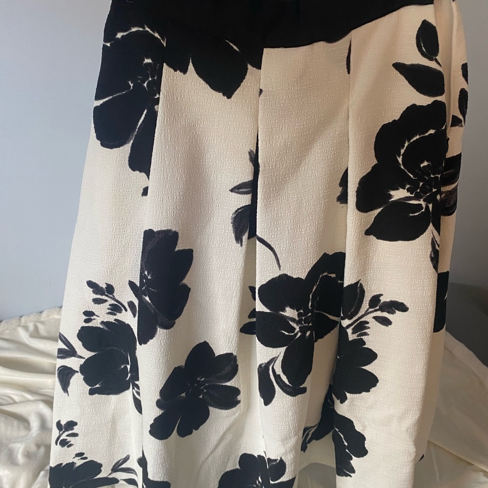 White House Black Market A-Line Skirt in Black and White Floral